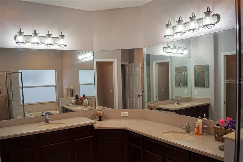 1742 MIRA LAGO CIRCLE photo 23