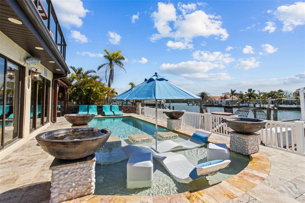 357 LA HACIENDA DRIVE 3