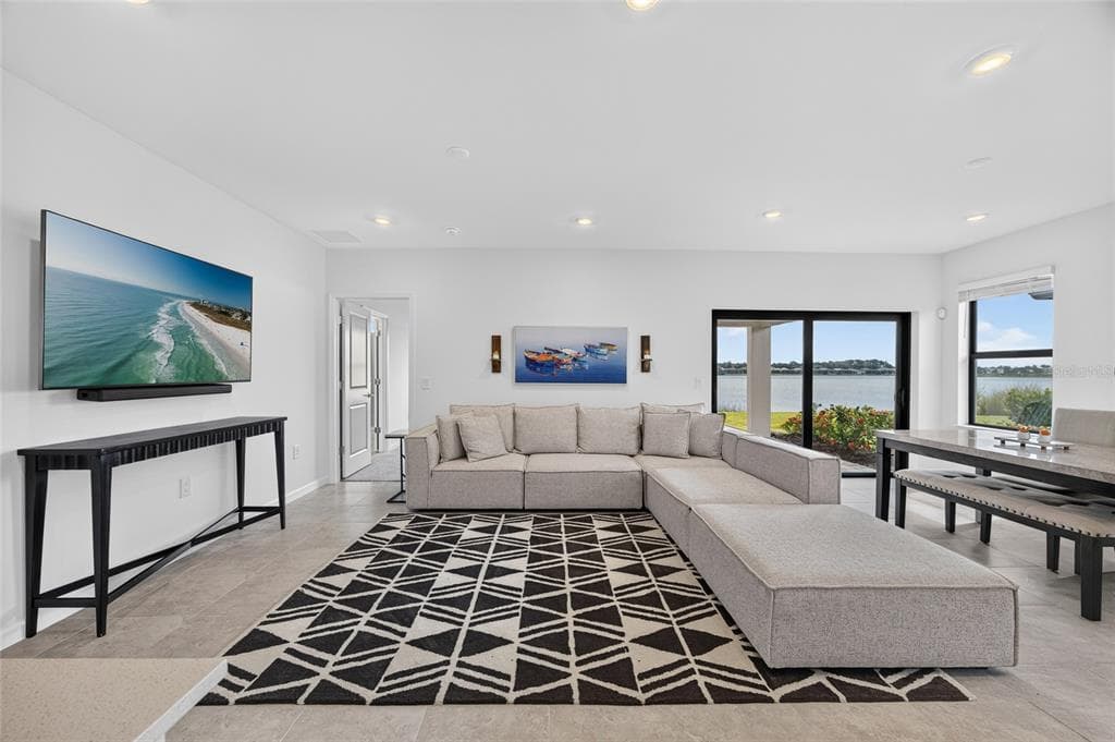 6492 SILVERSTAR DRIVE photo 4