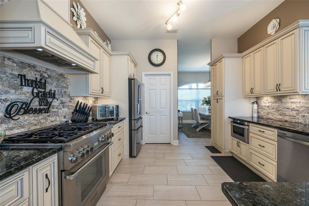 18 MOUNT VERNON LANE photo 14