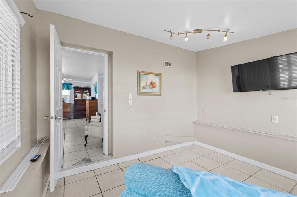 3197 NORMANDY DRIVE photo 22