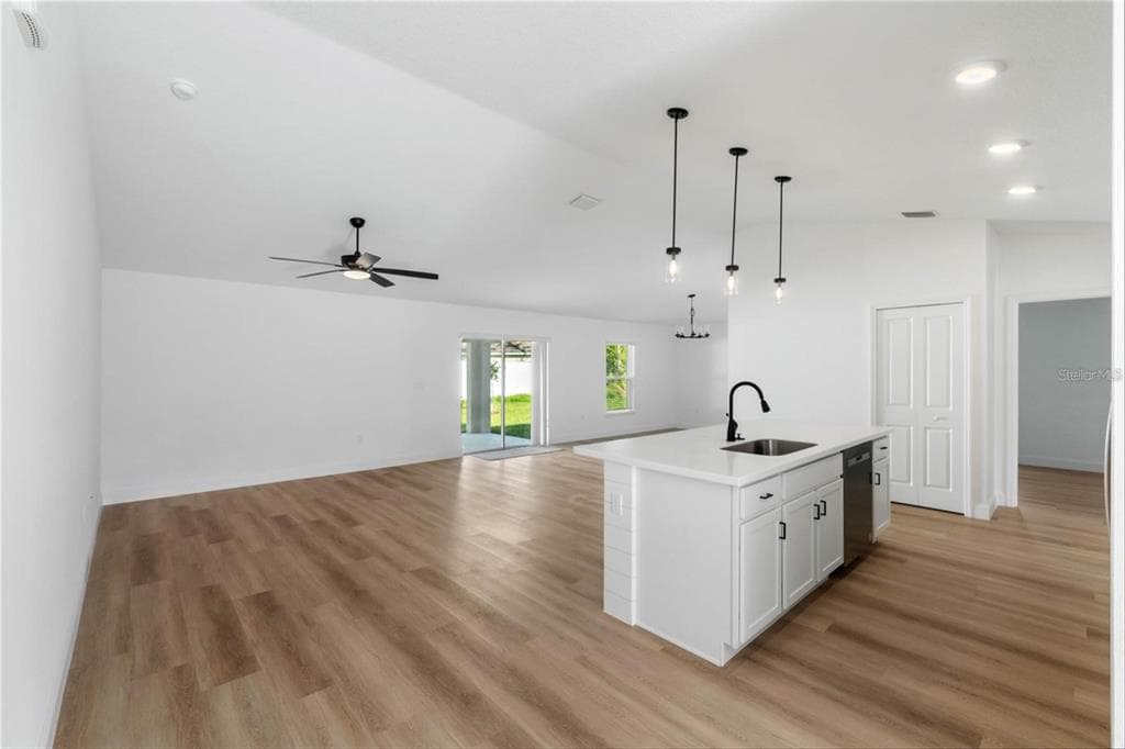 18 FLAMINGO DRIVE photo 10