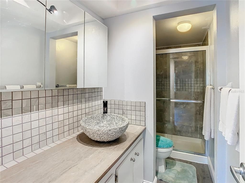 425 30TH AVENUE W C212 photo 22