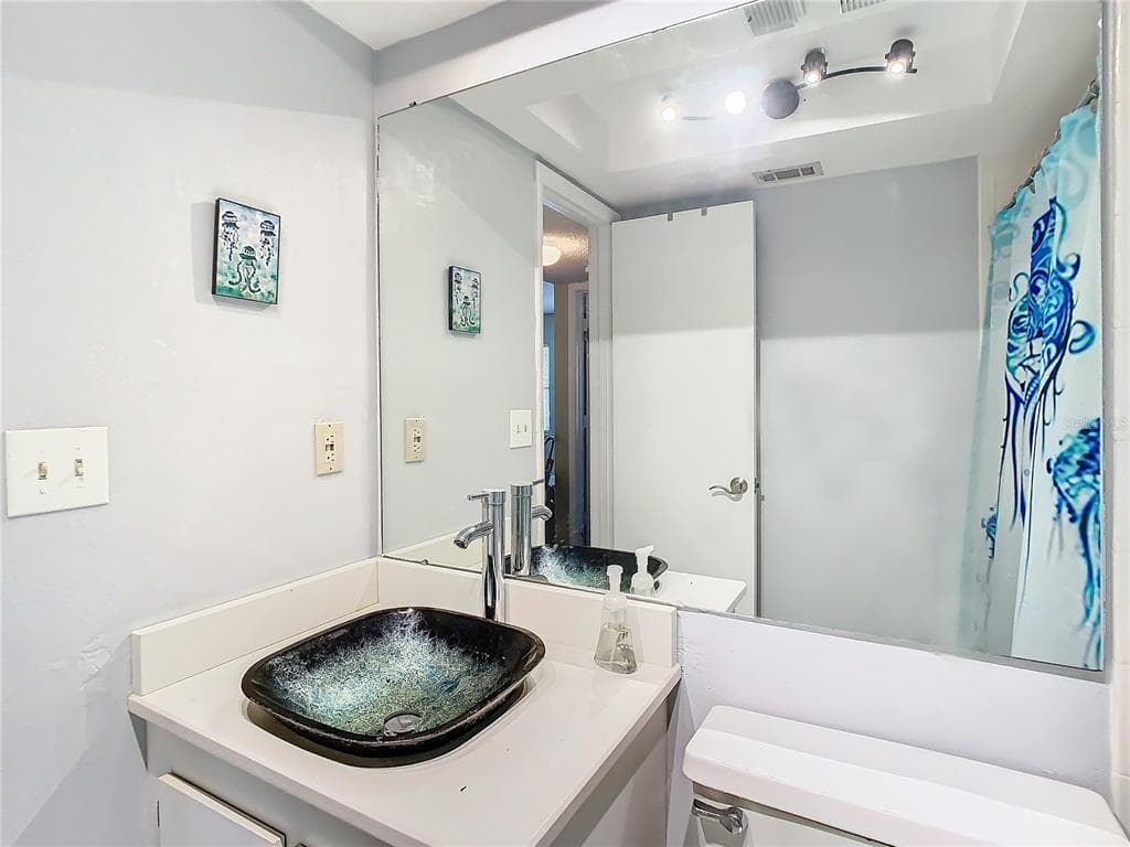 425 30TH AVENUE W C212 photo 19