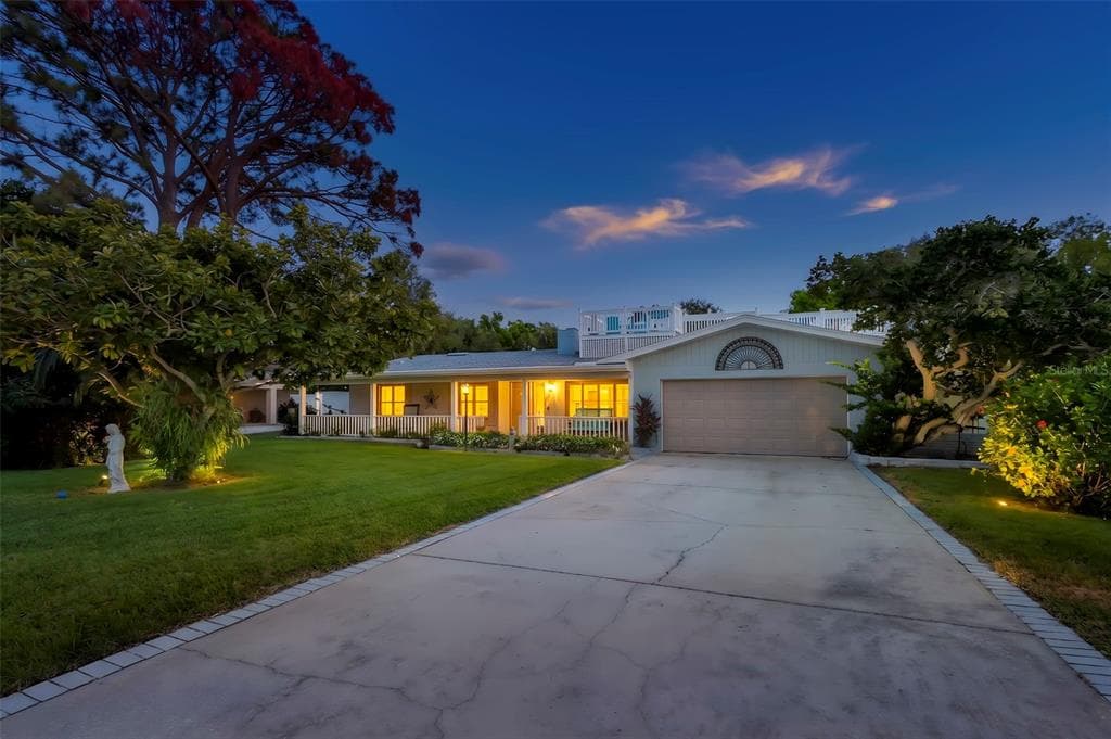 121 CARLYLE DRIVE 2