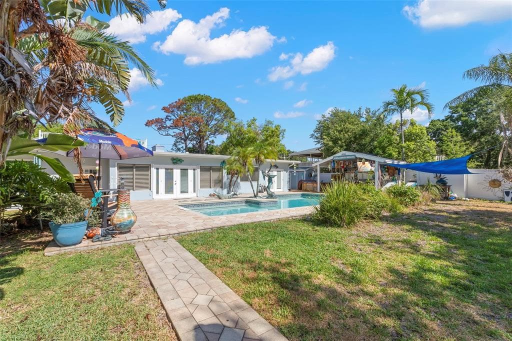 121 CARLYLE DRIVE photo 17