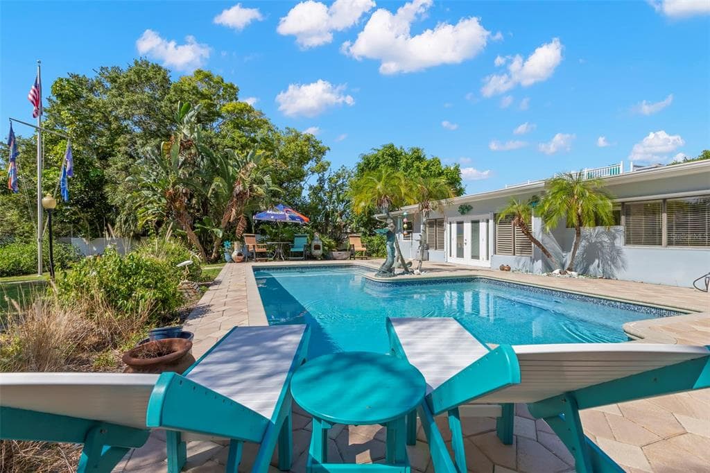 121 CARLYLE DRIVE photo 16