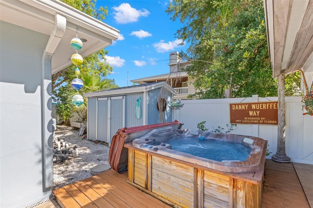 121 CARLYLE DRIVE photo 22