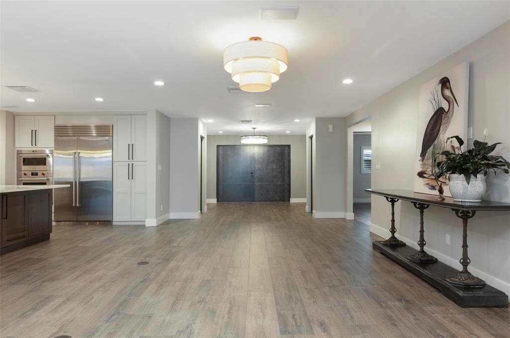 303 BATH CLUB BOULEVARD N photo 9