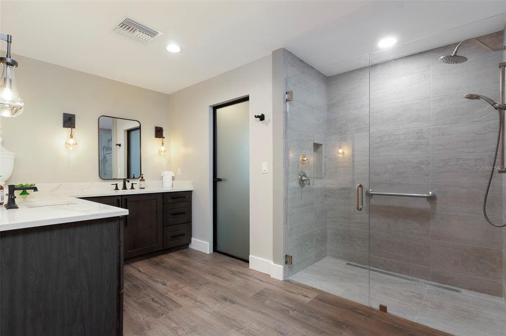 303 BATH CLUB BOULEVARD N photo 14