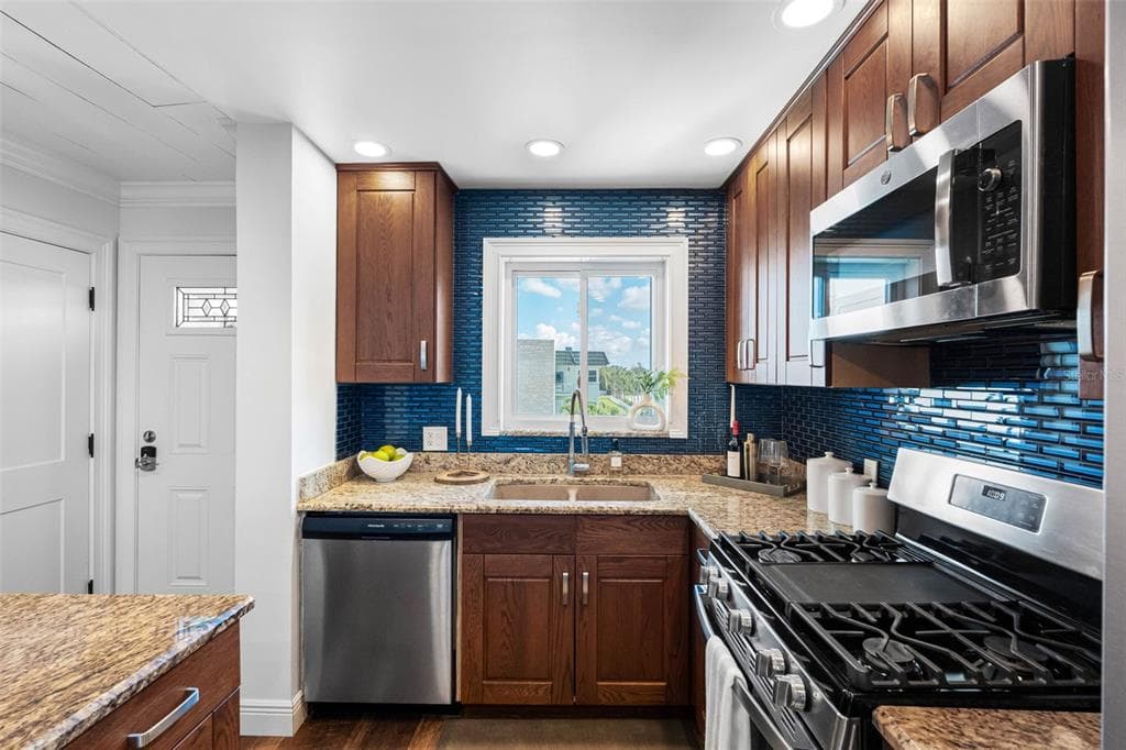 5940 30TH AVENUE S 301 photo 10