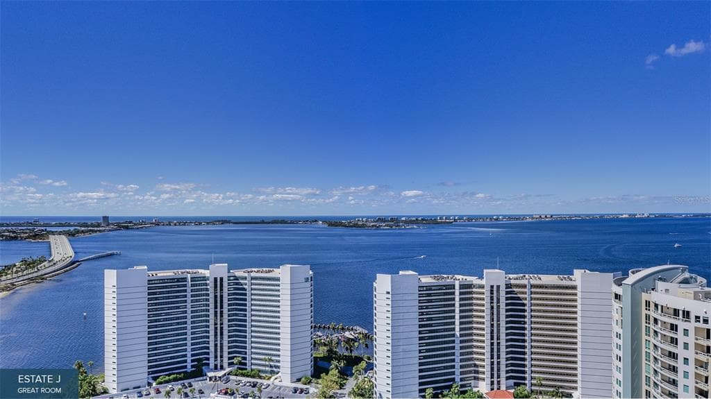 555 QUAY COMMON 1704 photo 1