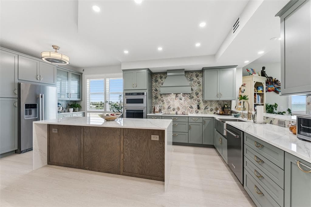 2 15TH AVENUE 401 photo 9