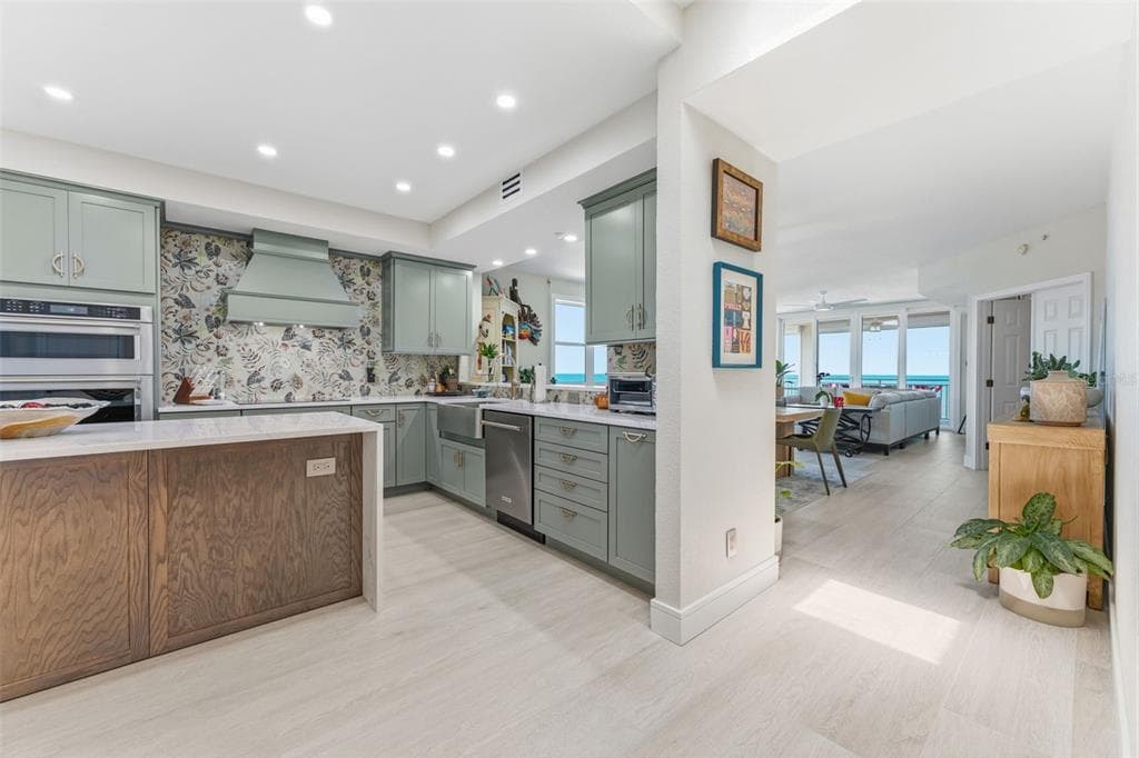 2 15TH AVENUE 401 photo 8