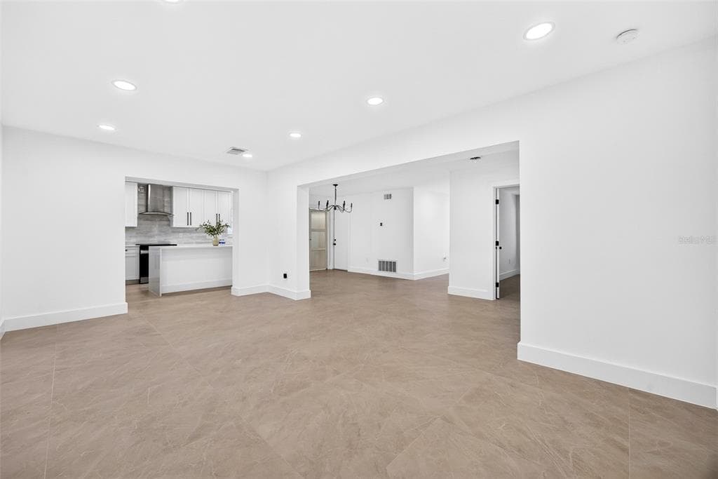 27385 VOYAGEUR DRIVE photo 8