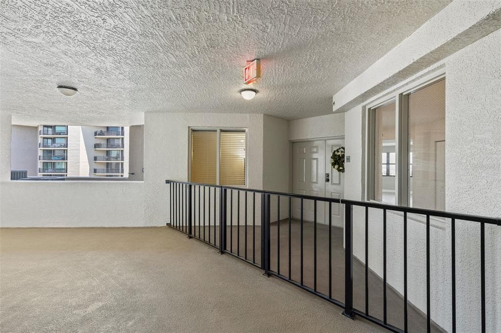 670 ISLAND WAY 800 photo 16