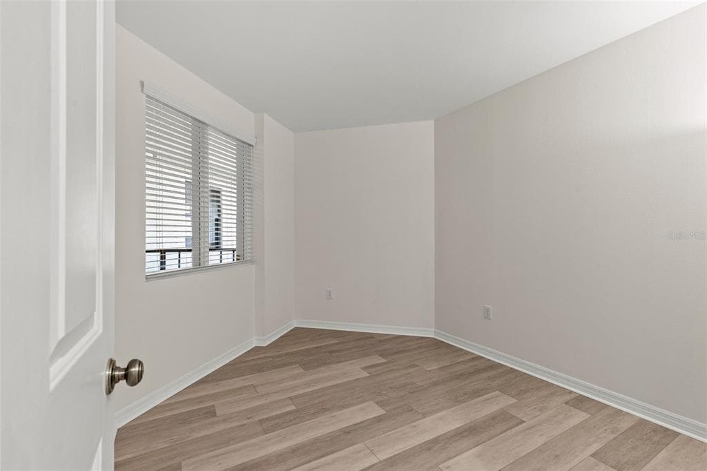 670 ISLAND WAY 800 photo 24