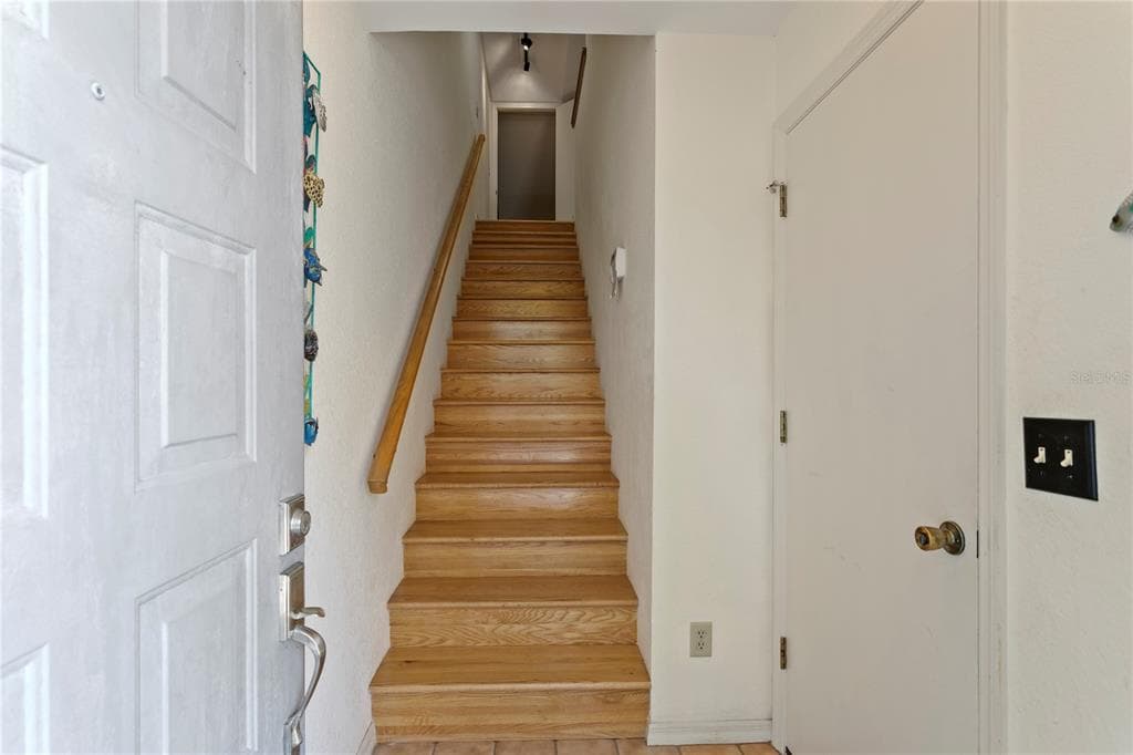 9564 TARA CAY COURT photo 3