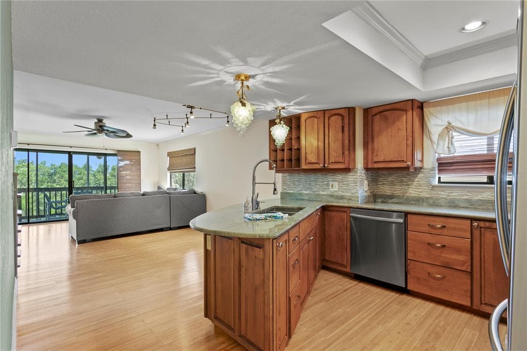 9564 TARA CAY COURT photo 4