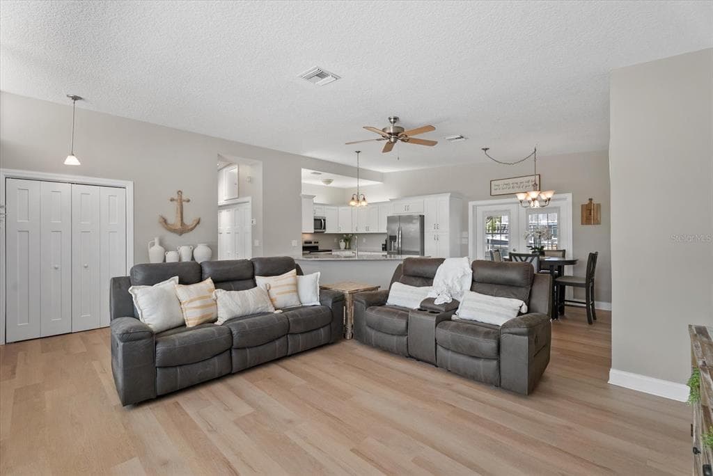 512 PALM AVENUE photo 9
