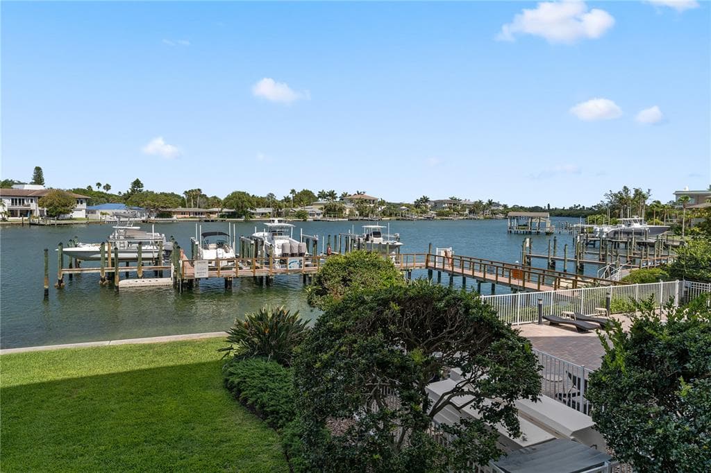 3805 GULF BOULEVARD 203 photo 17