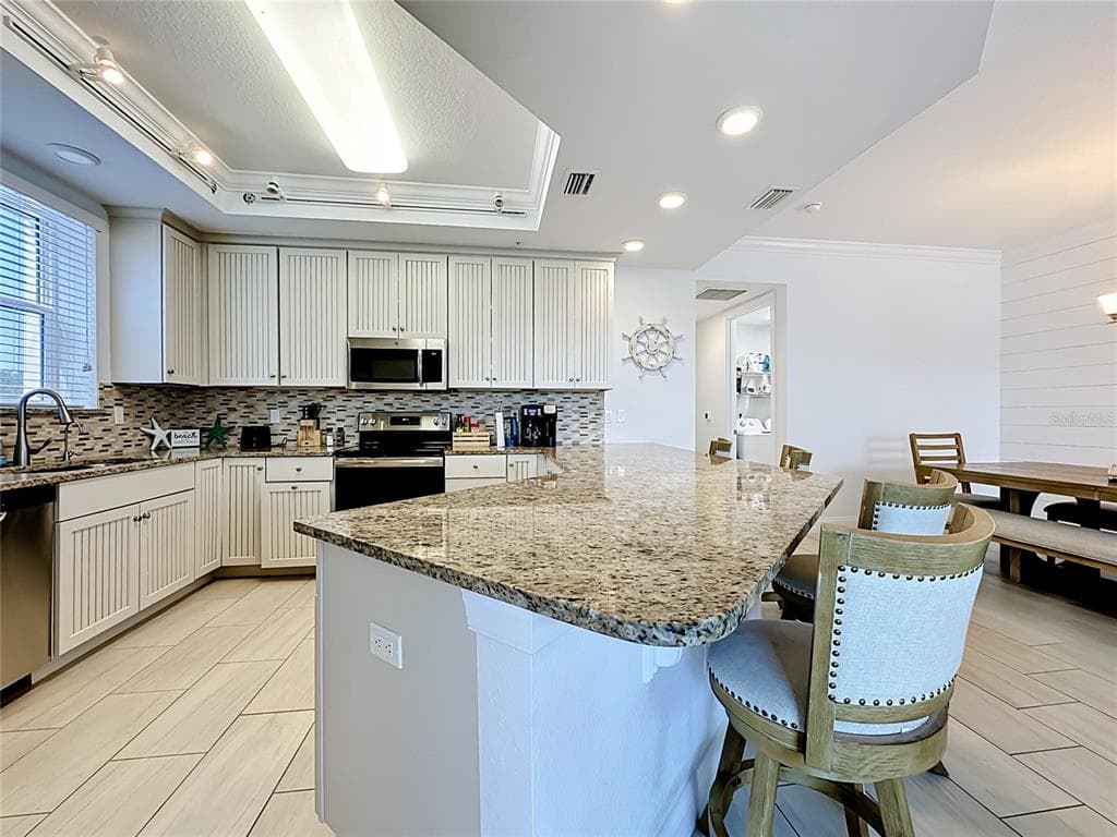 3 RIVERWALK DRIVE 301 photo 12