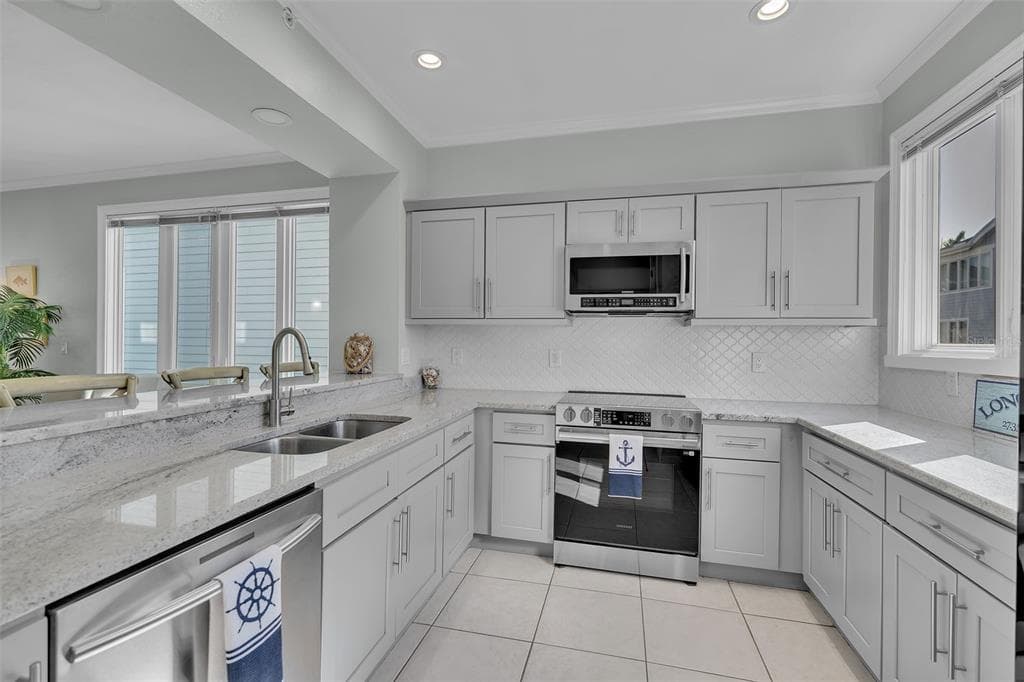848 EVERGREEN WAY photo 8