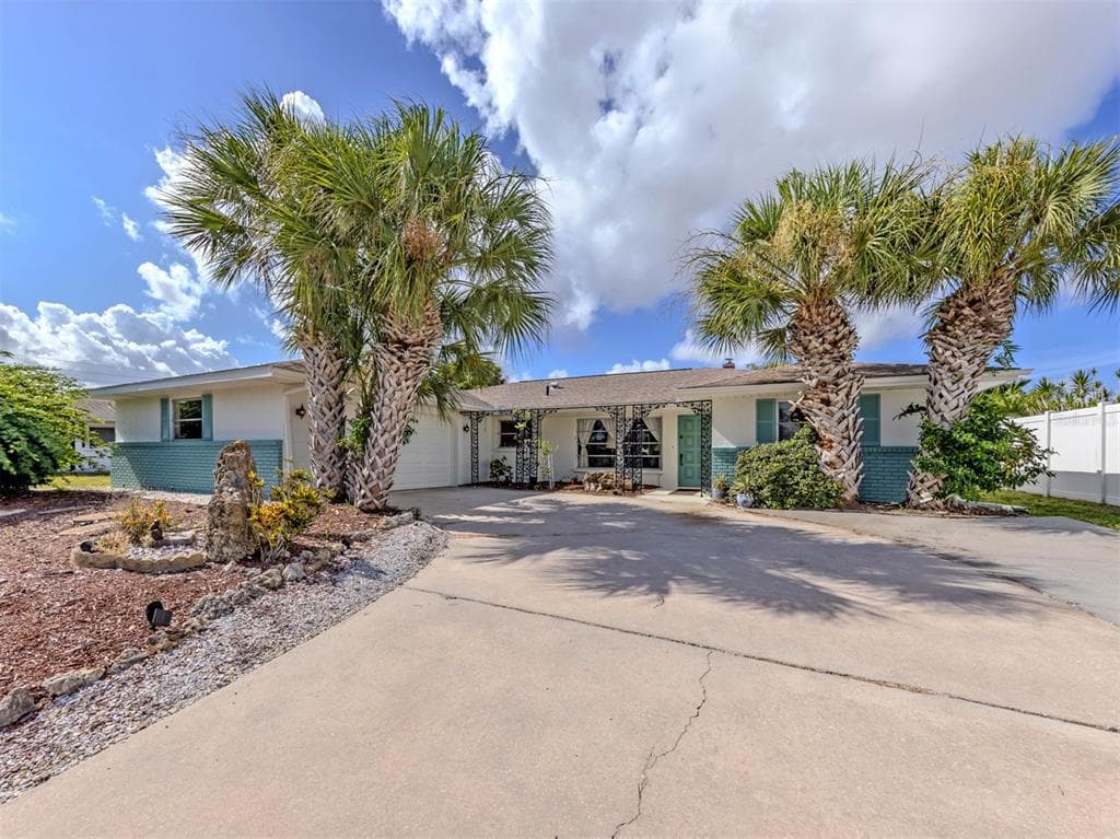 1480 LAKESIDE DRIVE photo 1