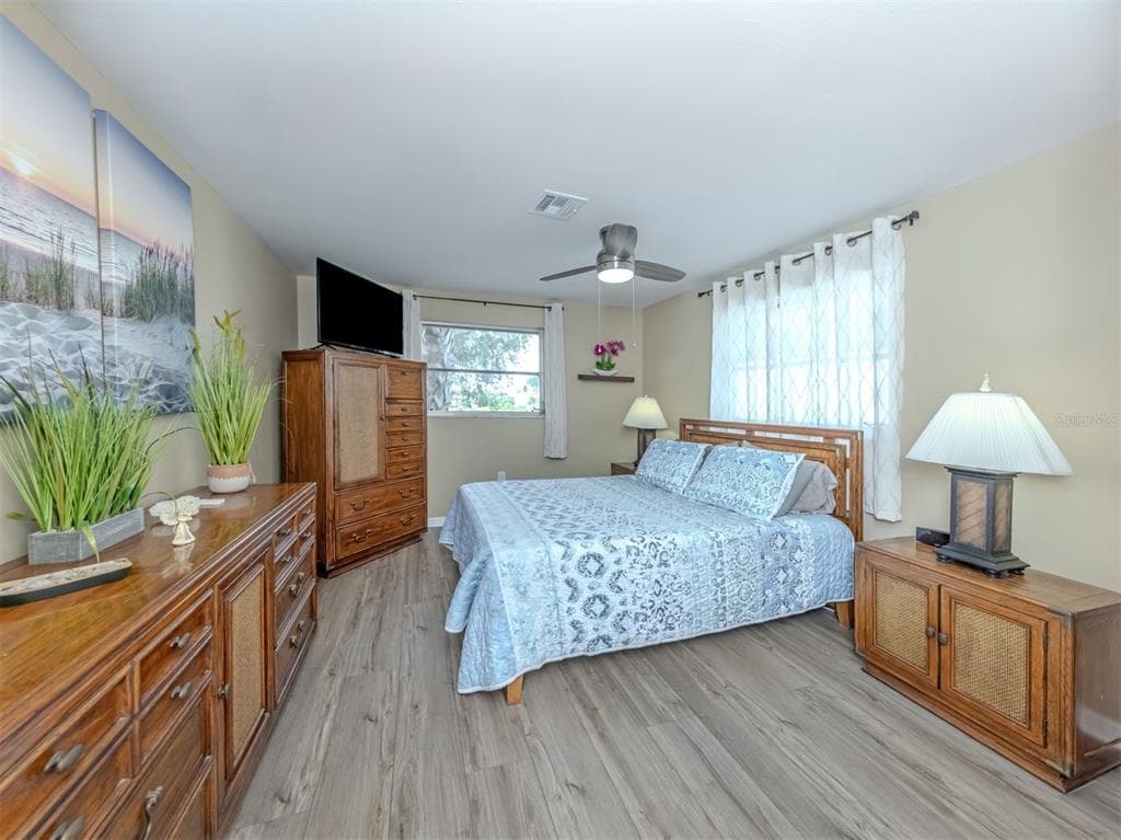 1480 LAKESIDE DRIVE photo 20