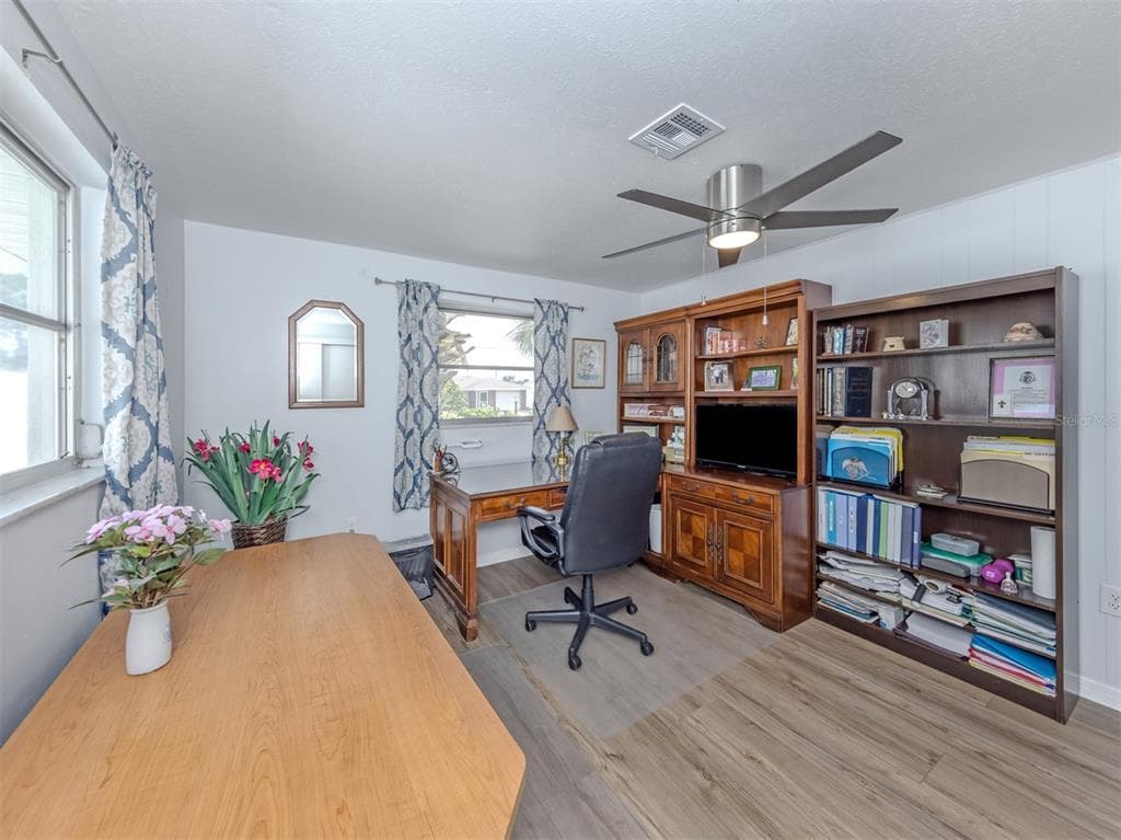 1480 LAKESIDE DRIVE photo 18