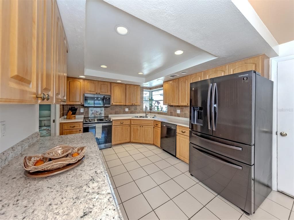 1480 LAKESIDE DRIVE photo 15