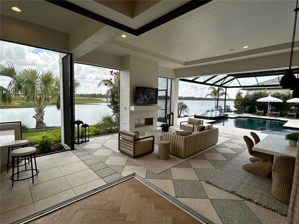 258 CRYSTAL WATERS DRIVE photo 6