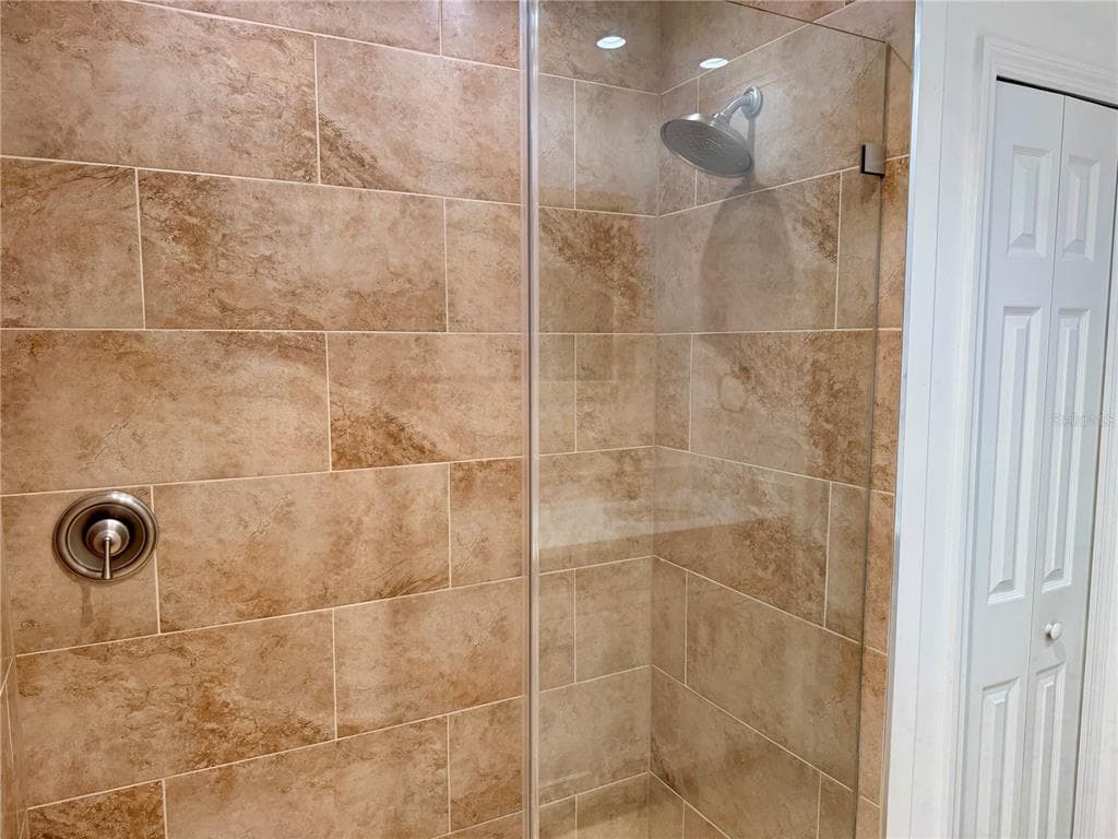 902 OAKWOOD DRIVE photo 23
