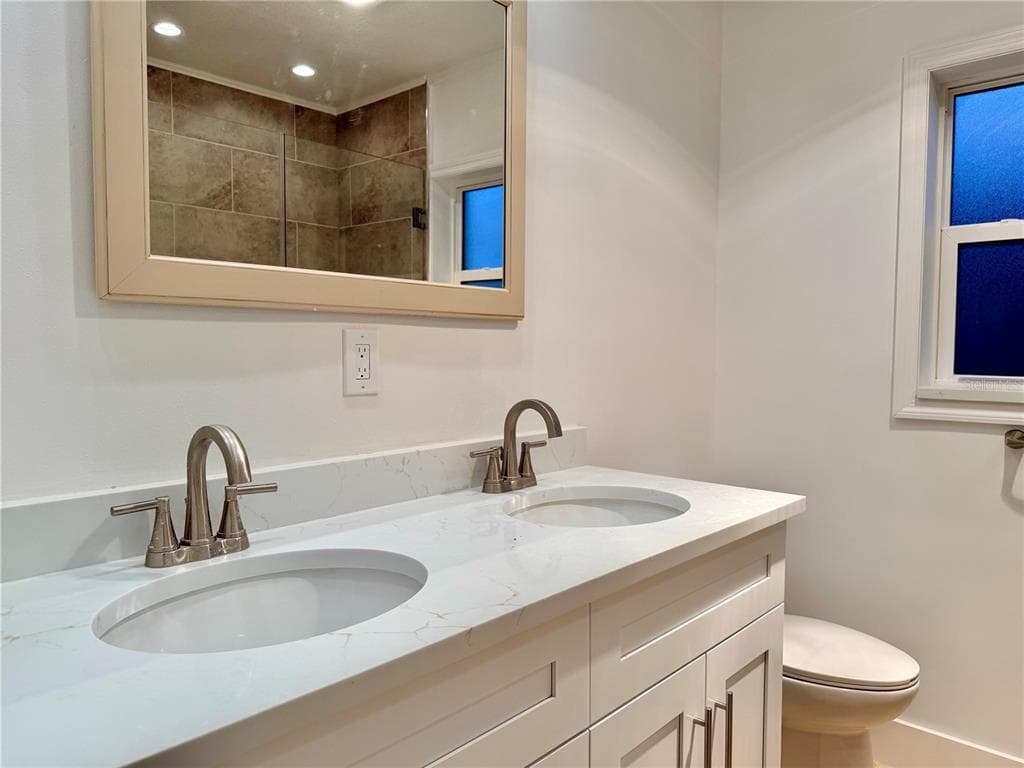902 OAKWOOD DRIVE photo 22