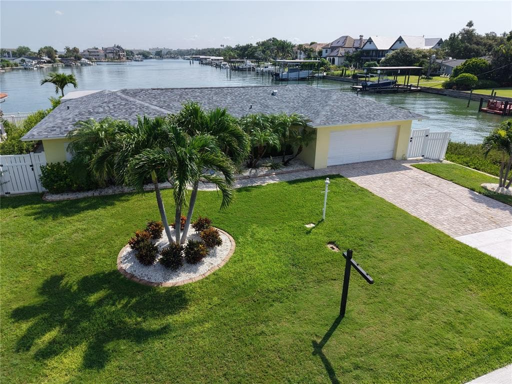 902 OAKWOOD DRIVE 3
