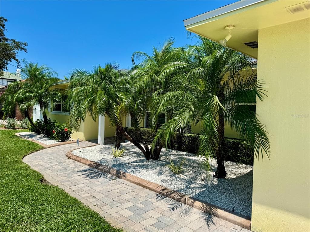 902 OAKWOOD DRIVE 5