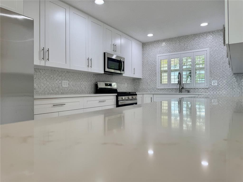 902 OAKWOOD DRIVE photo 9