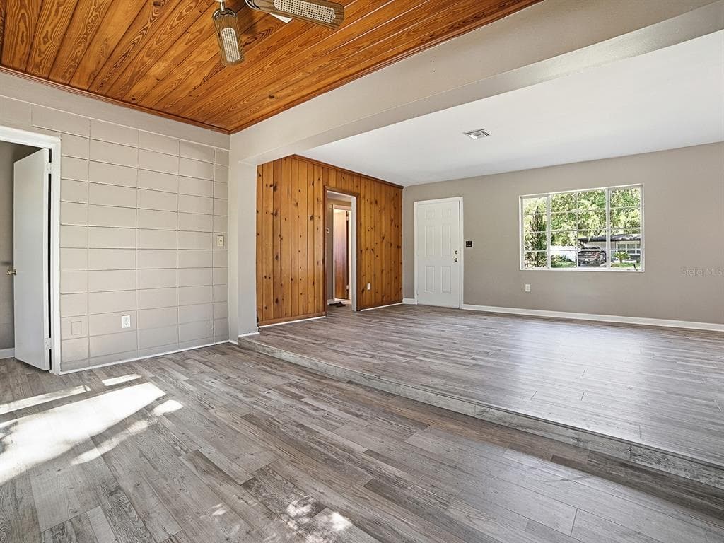 404 LOUIS STREET photo 12