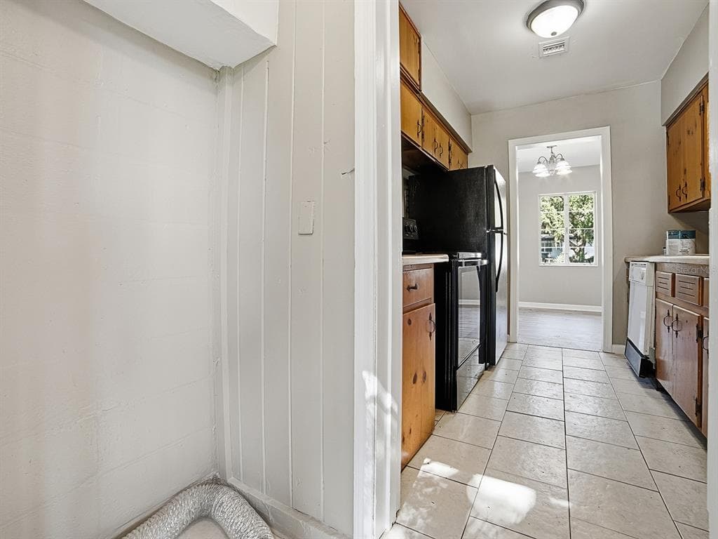 404 LOUIS STREET photo 24