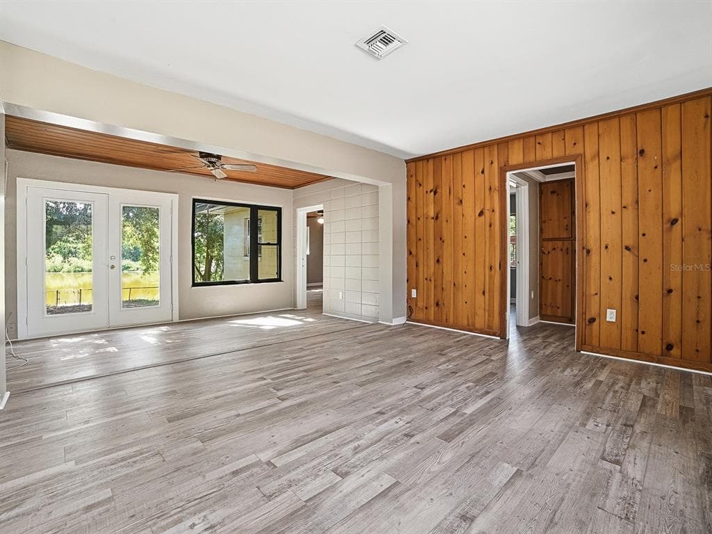 404 LOUIS STREET photo 14