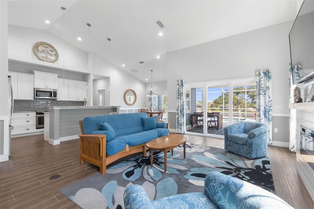 127 SEASIDE POINT photo 14
