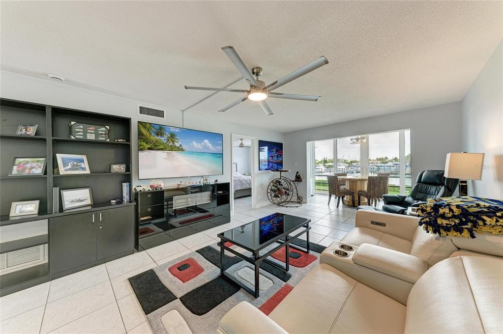 250 SANTA MARIA STREET 219 photo 17