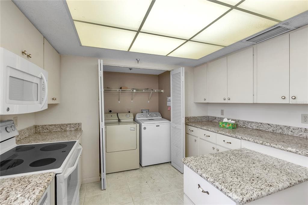 101 SUNSET DRIVE PH1 photo 8