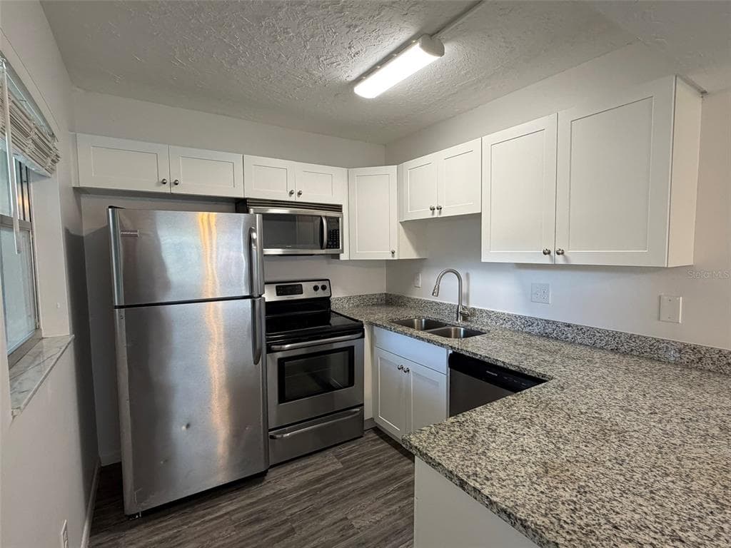 7153 W COUNTRY CLUB DR N 145 photo 2