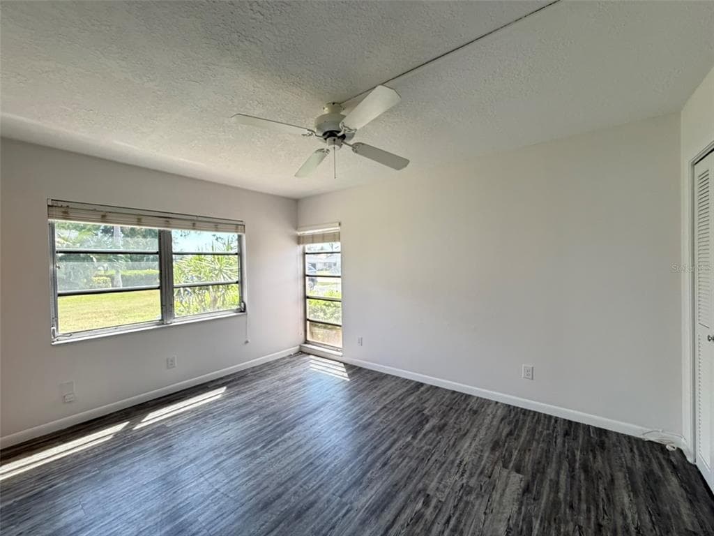7153 W COUNTRY CLUB DR N 145 photo 11