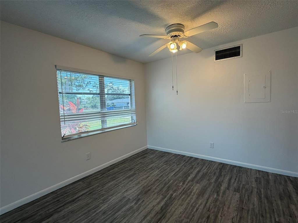 7153 W COUNTRY CLUB DR N 145 photo 4