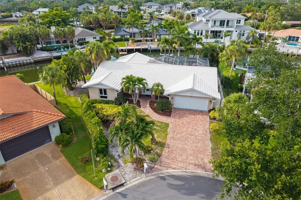 565 COMMONWEALTH PLACE 2