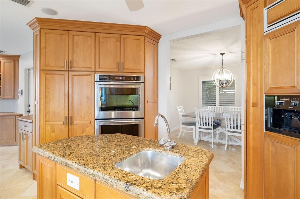 565 COMMONWEALTH PLACE photo 17