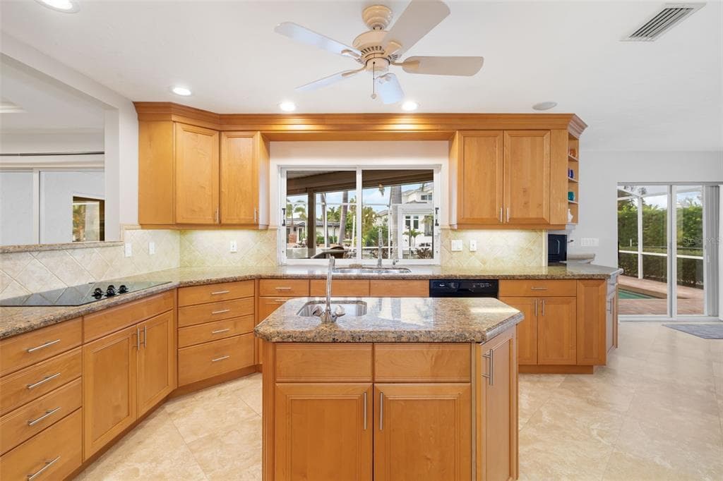 565 COMMONWEALTH PLACE photo 20