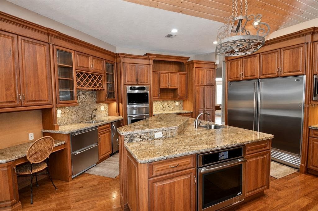 630 N RIVER ROAD photo 15
